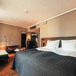 Superior 1 King bed